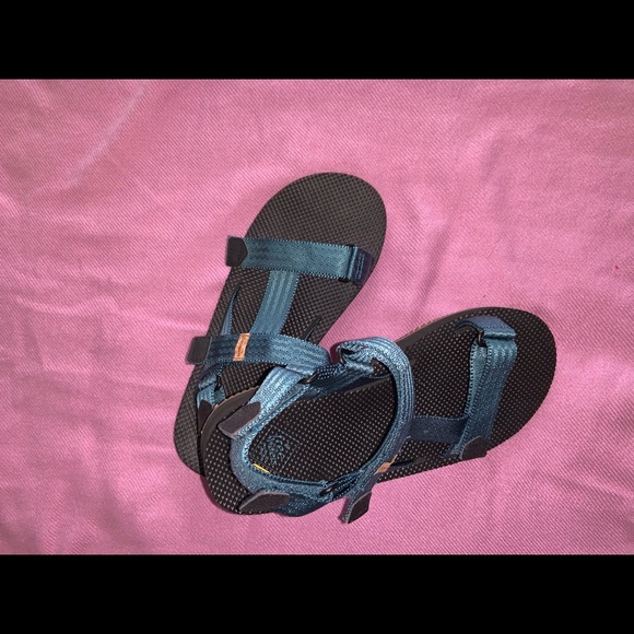 Sandals - Picture 2 of 3